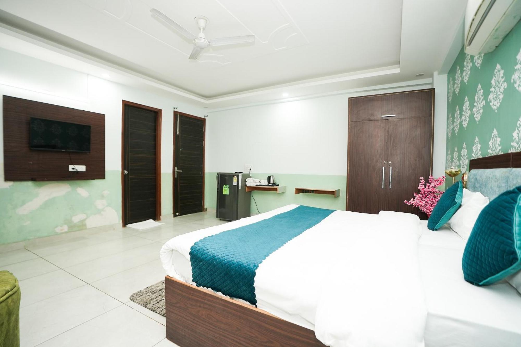 Tanvi Premium Residency Near Artemis Hospital, Gurugram Hotel Gurgaon Ngoại thất bức ảnh