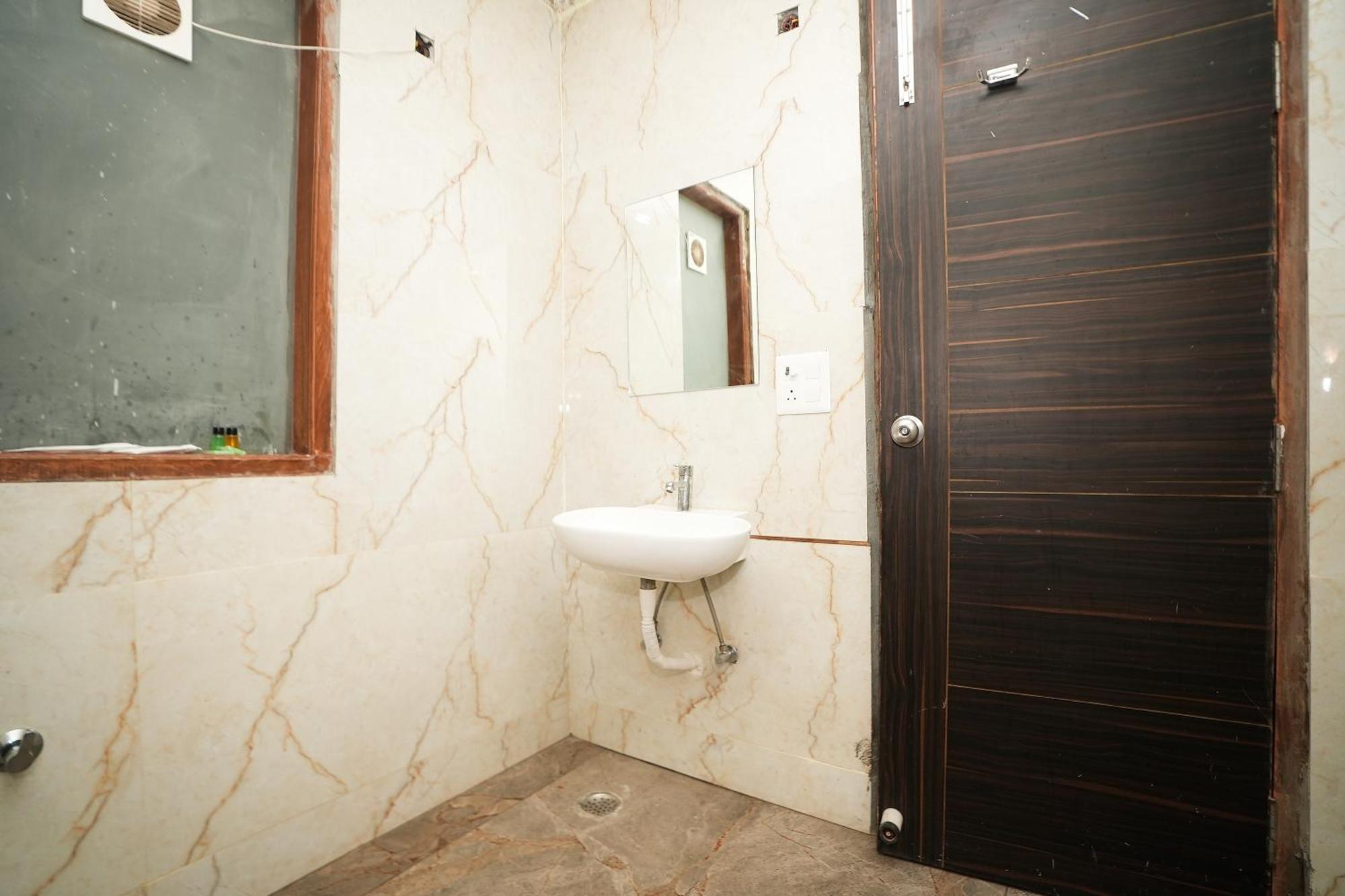 Tanvi Premium Residency Near Artemis Hospital, Gurugram Hotel Gurgaon Ngoại thất bức ảnh