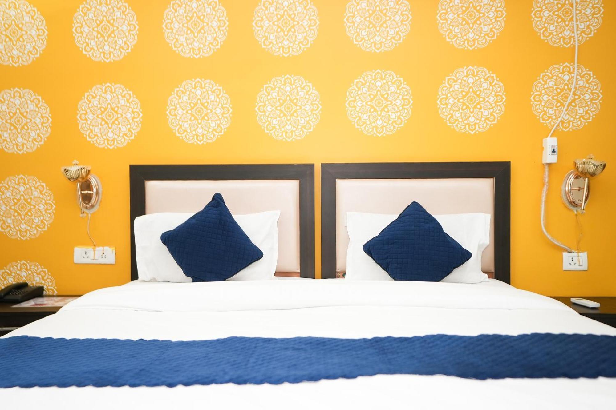 Tanvi Premium Residency Near Artemis Hospital, Gurugram Hotel Gurgaon Ngoại thất bức ảnh