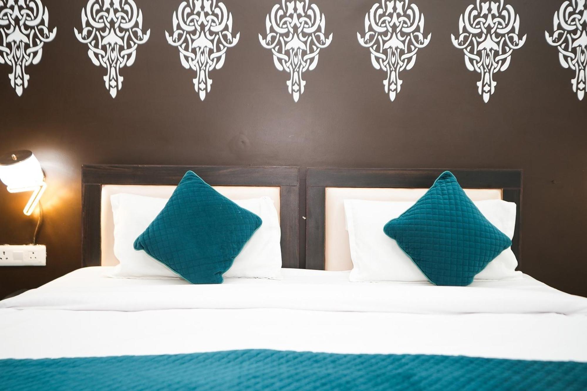 Tanvi Premium Residency Near Artemis Hospital, Gurugram Hotel Gurgaon Ngoại thất bức ảnh