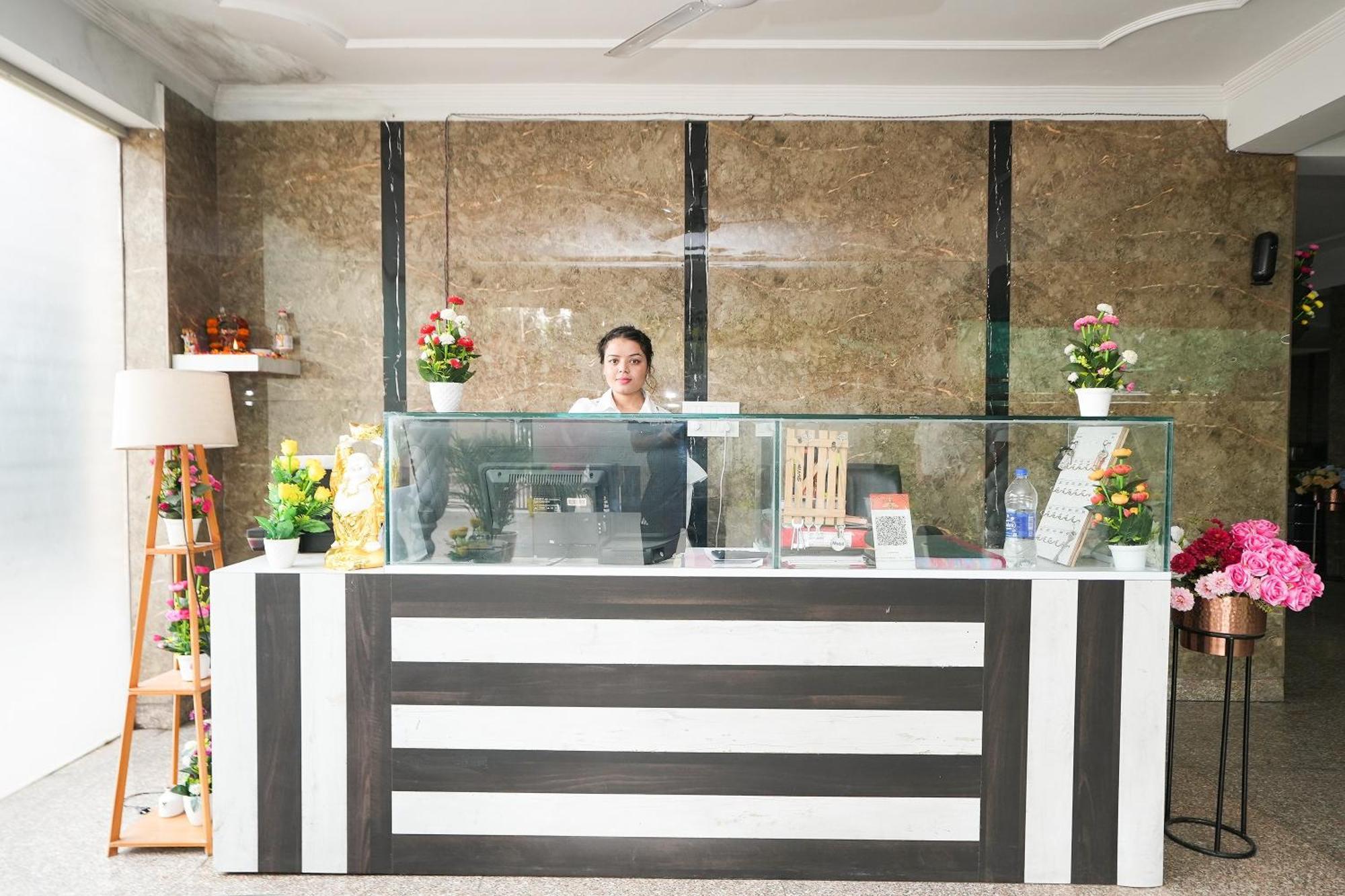 Tanvi Premium Residency Near Artemis Hospital, Gurugram Hotel Gurgaon Ngoại thất bức ảnh