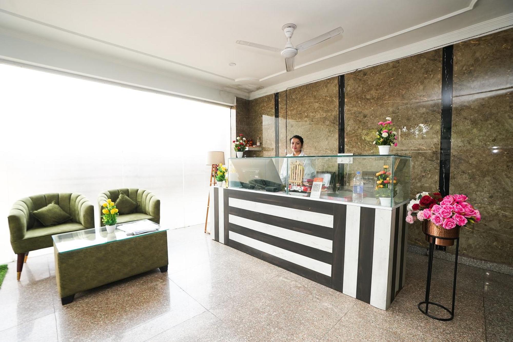 Tanvi Premium Residency Near Artemis Hospital, Gurugram Hotel Gurgaon Ngoại thất bức ảnh