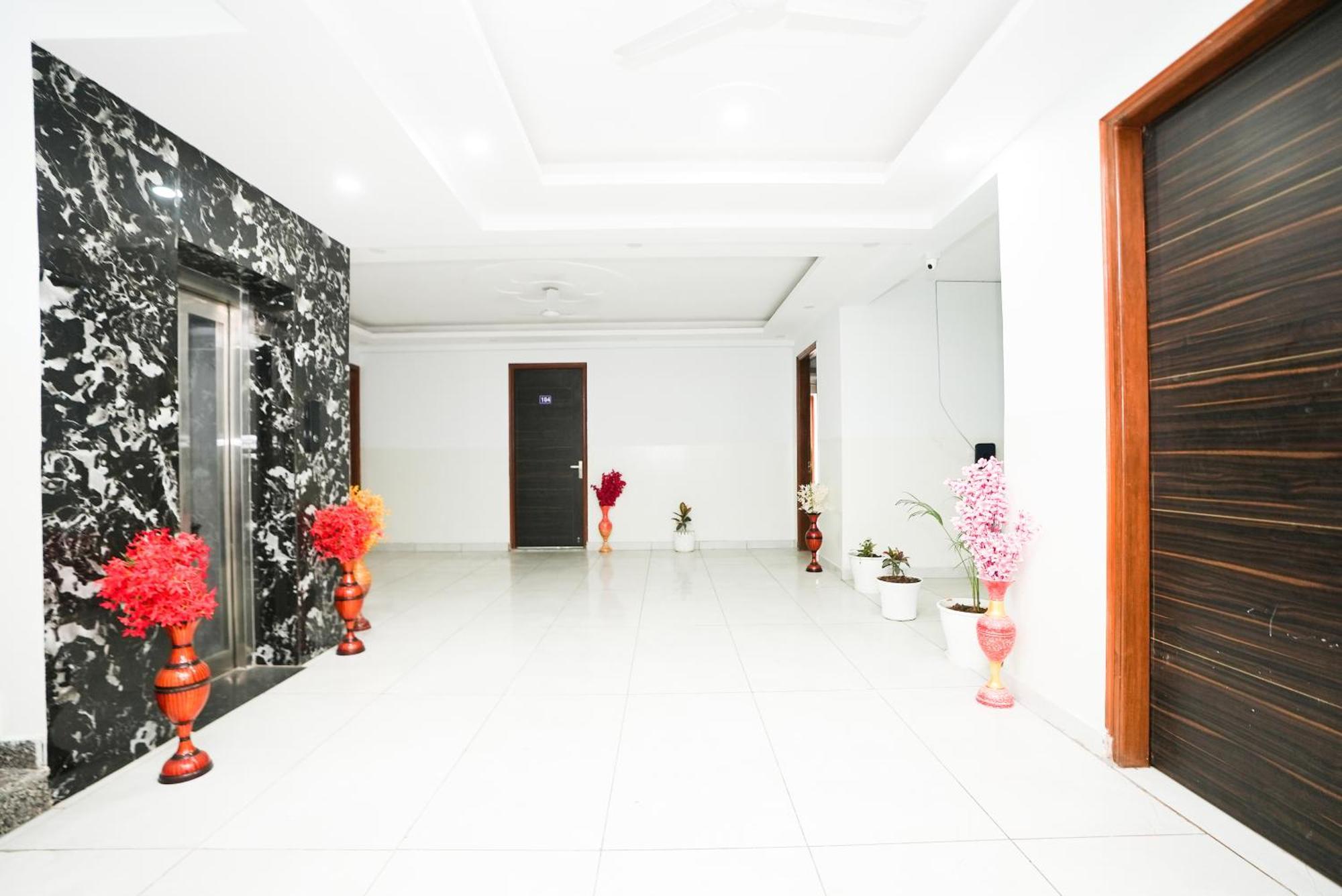 Tanvi Premium Residency Near Artemis Hospital, Gurugram Hotel Gurgaon Ngoại thất bức ảnh